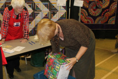 time-for-the-raffle-quilt-draw_15438445906_o