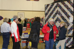 waiting-for-the-quilt-raffle_15274863287_o