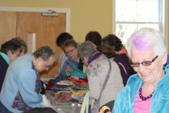 lots-of-quilters-looking-for-a-bargain_13927831347_o