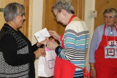 cqa-ns-rep-joan-tufts-presenting-isabel-fancy-her-third-place-prize-for-life-is-beautiful_29831663952_o