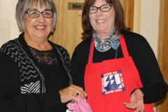 cqa-ns-rep-joan-tufts-presenting-sandra-roch-with-her-fifth-place-prize-for-her-quilt-road-to-sedona_29831664022_o