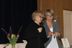 christine-and-marilyn-looking-after-the-door-prize-draw_39950473280_o