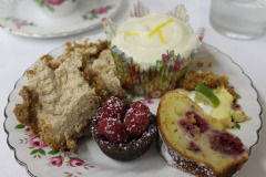 hard-to-chose-which-desserts-to-try_39950472620_o