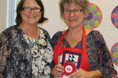 annette-receives-the-coveted-cqa-viewers-choice-award-from-cqa-director-carol-mccarville-for-her-entry-sylvias-garden_45097277571_o