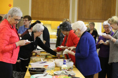 everyone-is-hungry-and-as-usual-the-guild-did-a-super-job-with-the-food_17334762596_o