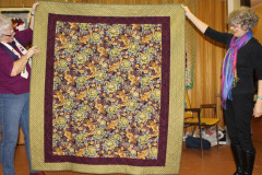 the-back-of-suzannes-quilt-shoowing-the-fabric-she-used-for-her-one-block-wonder_33493740150_o the-back-of-suzannes-quilt-shoowing-the-fabric-she-used-for-her-one-block-wonder_33493740150_o