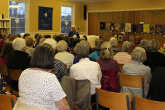 dorinda-presented-a-wonderful-program-on-the-fundraising-quilts-that-cqa-sent_17245295112_o