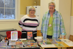 linda-and-vicki-help-sell-the-cards_17246485691_o