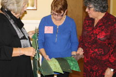 chrcking-out-how-the-christmas-tree-was-made_31310428320_o