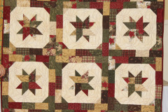 detail-of-micheles-poinsettia-pattern-by-kim-blackett-quilted-by-lynn-jones_25068647308_o