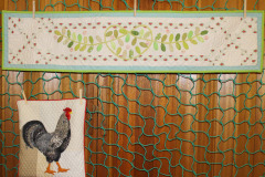 mailyns-hand-quilted-tabl-runner-and-her-pillow-cover-which-was-appliqued-by-vivian-smith-and-marilyn-finished-it-with-hand-quilting_25068558478_o