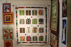 lots-of-wonderful-christmas-quilts-daphnes-presents-in-the-middle_30911855870_o lots-of-wonderful-christmas-quilts-daphnes-presents-in-the-middle_30911855870_o