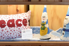 elizabths-pillow-and-sandy-bs-hooked-santas_31403624537_o elizabths-pillow-and-sandy-bs-hooked-santas_31403624537_o