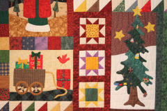 detail-of-terrys-hand-appliqued-christmas-quilt_23269657632_o