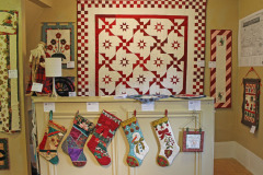 donnas-beautiful-red-and-white-quilt_23295635491_o