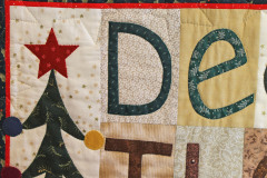 hand-quilting-on-deck-the-halls_24005794751_o