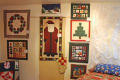 lots-of-festive-wall-hangings_23269818112_o