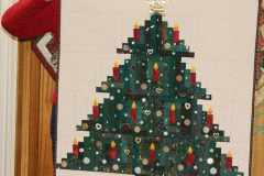 denises-log-cabin-christmas-tree_46315109234_o