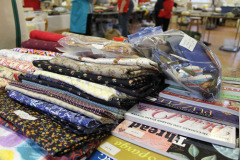lots-of-beautiful-fabrics-and-books_47881332671_o