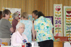 checking-out-the-show-and-tell_35050331562_o