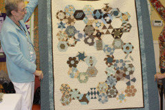 isabels-hexie-quilt-hand-pices-machine-quilted-by-donna-hazelton_35050391412_o