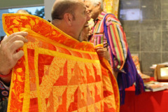 anjas-quilt-was-much-admired-by-brandon-who-loved-all-the-orange-fabrics_14707997901_o