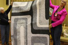 tinas-quilt-for-her-parents-anniversary-inpsired-by-a-bedspread-from-the-70s_12970898203_o