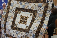 gails-amazing-365-challenge-quilt-with-over-1000-pieces-quilted-by-lynn-jones_33362364865_o