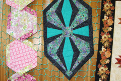 bevs-hexie-placemats-and-tablerunner_14144515253_o