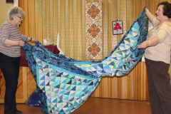 how-to-fold-a-quilt_17428451886_o