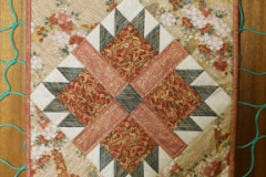 sandys-bear-paw-table-runner-from-heather-stewarts-workshop_17454121231_o
