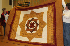 wandas-quilt-labyrinth-machine-quilted-by-lynn-jones_22801591692_o