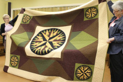 bev-crouses-quilt-beautifully-quilted-by-lynn-jones_30267290267_o