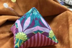 sandra-r-fussy-cut-pincushion-epp-free-pattern-from-tilda_51545799237_o sandra-r-fussy-cut-pincushion-epp-free-pattern-from-tilda_51545799237_o